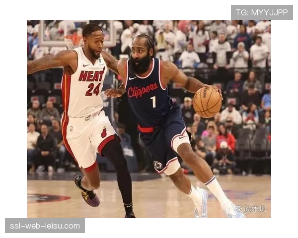 实时报道：半场结束，热火队通过巴特勒的侧翼强攻制造了15次罚球。